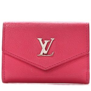 LOUIS VUITTON
Soft Caltskin My Lockme Compact Wallet Fuchsia